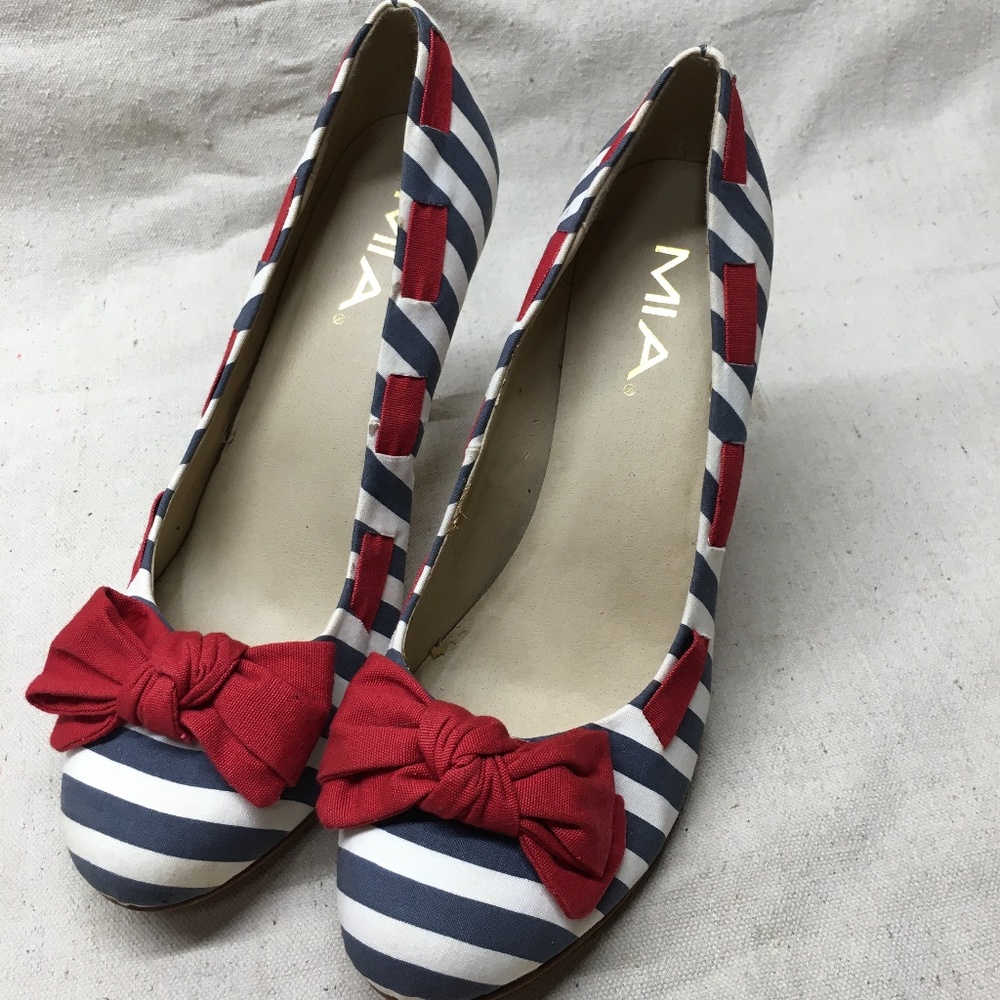 MIA Bow Pumps